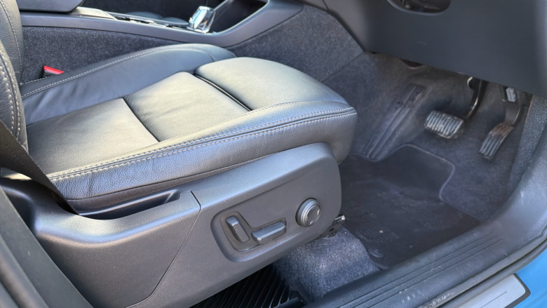 Volvo XC40 2.0 B3P Ultra Dark 5dr Auto Petrol Estate